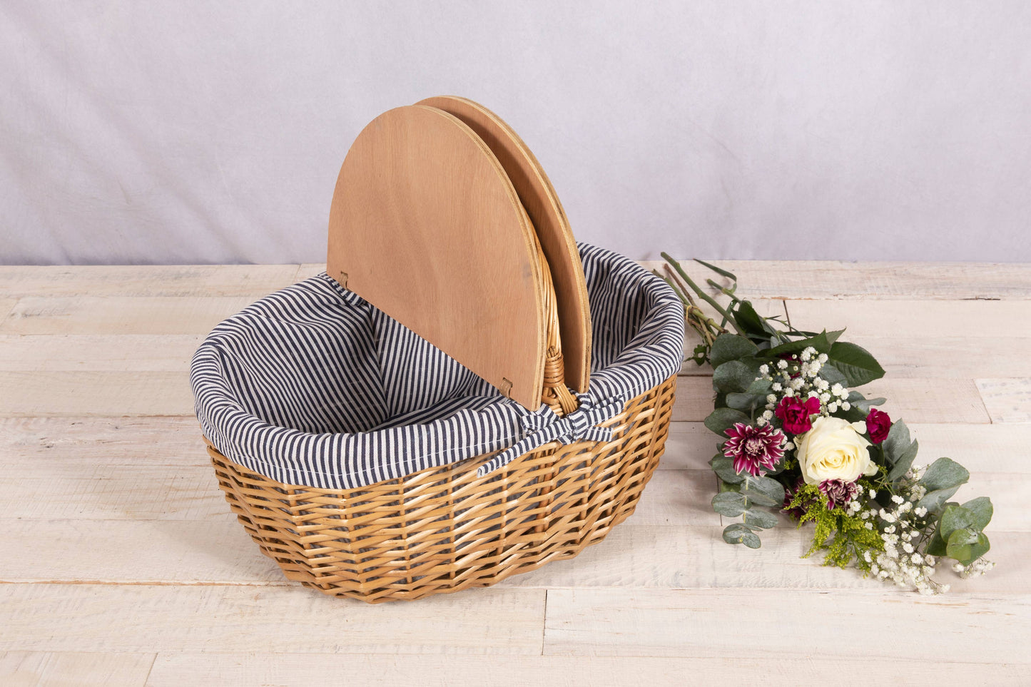 Country Vintage Picnic Wicker Basket