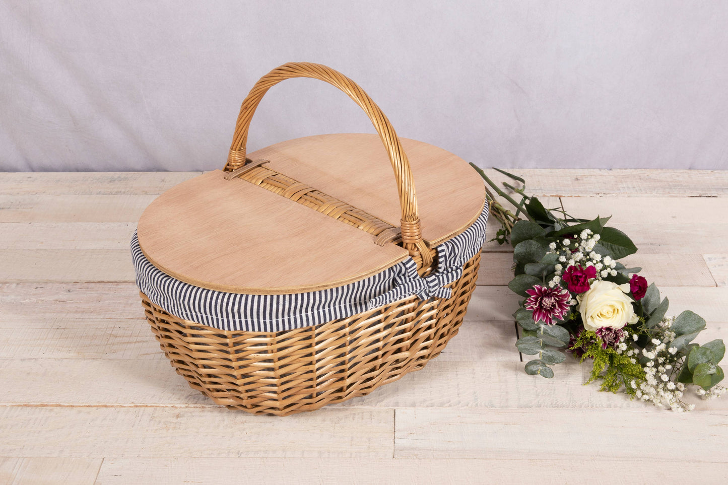 Country Vintage Picnic Wicker Basket