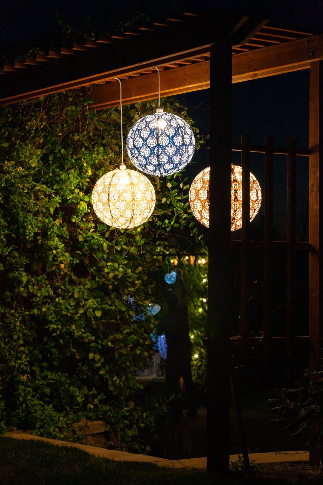 Stella Nova Outdoor Pendent Light - Dewdrop 18" Bronze