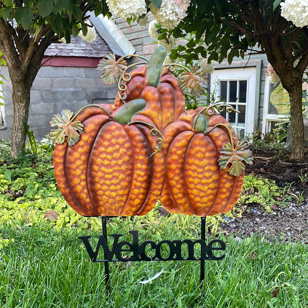 Metal Pumpkin Welcome Sign